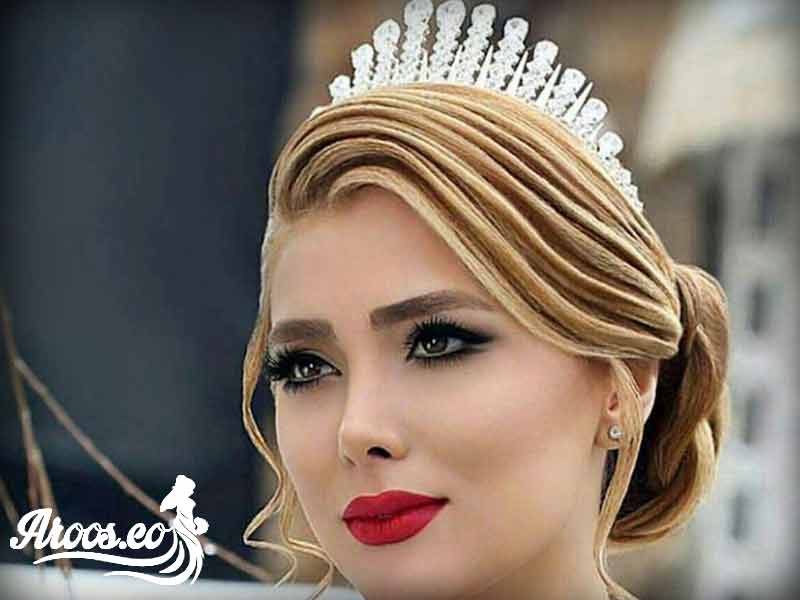 مدل آرایش با شینیون ساده موی طلایی مدل آرایش با شینیون ساده موی طلایی
